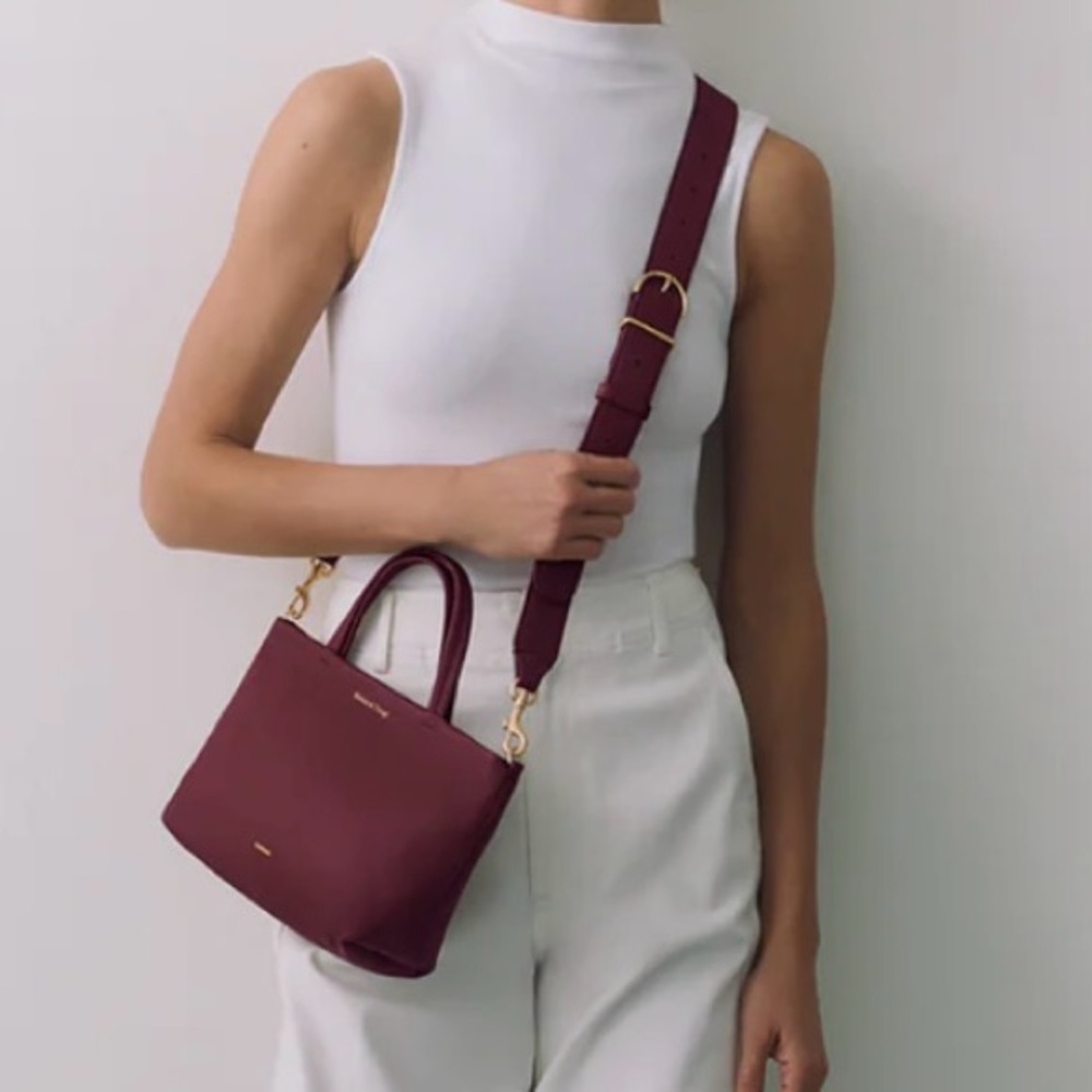 CUYANA Medium Width Cherry Leather Adjustable Strap